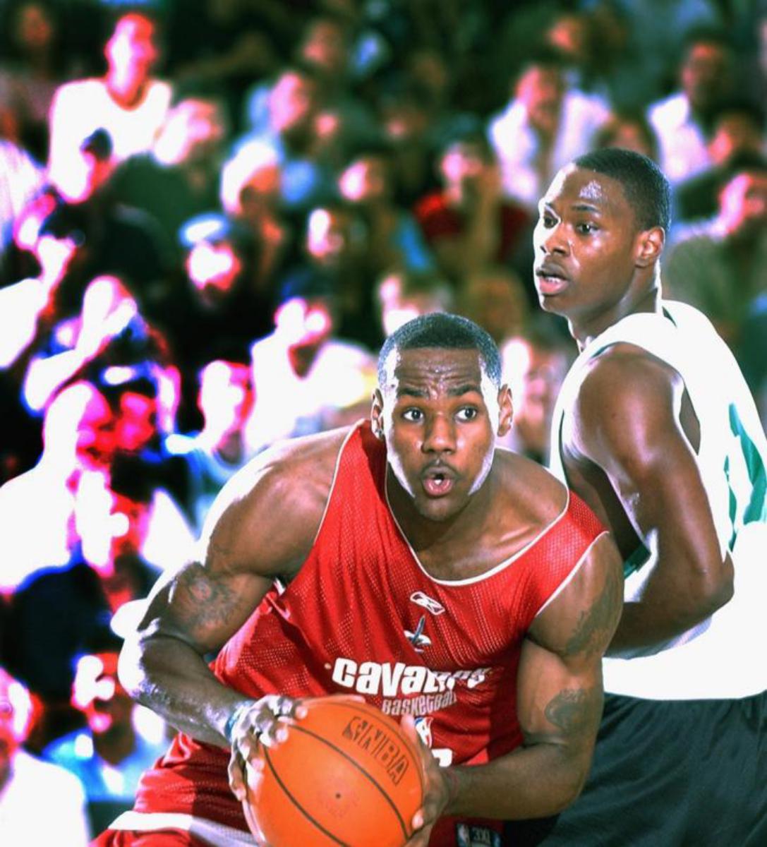 包含广东宏远训练开放日,集结日外线爆发引欢呼,欧联在即,轮换策略成焦点的词条-雷竞技体育